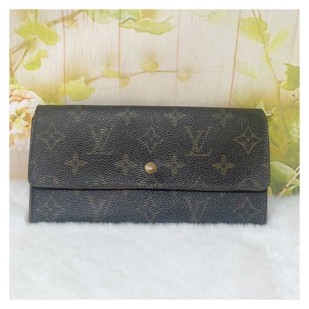 Authentic Louis Vuitton Sarah Wallet
